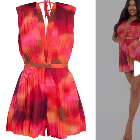 PrettyLittleThing Colorful Halter Neck Romper - Picture 4 of 4